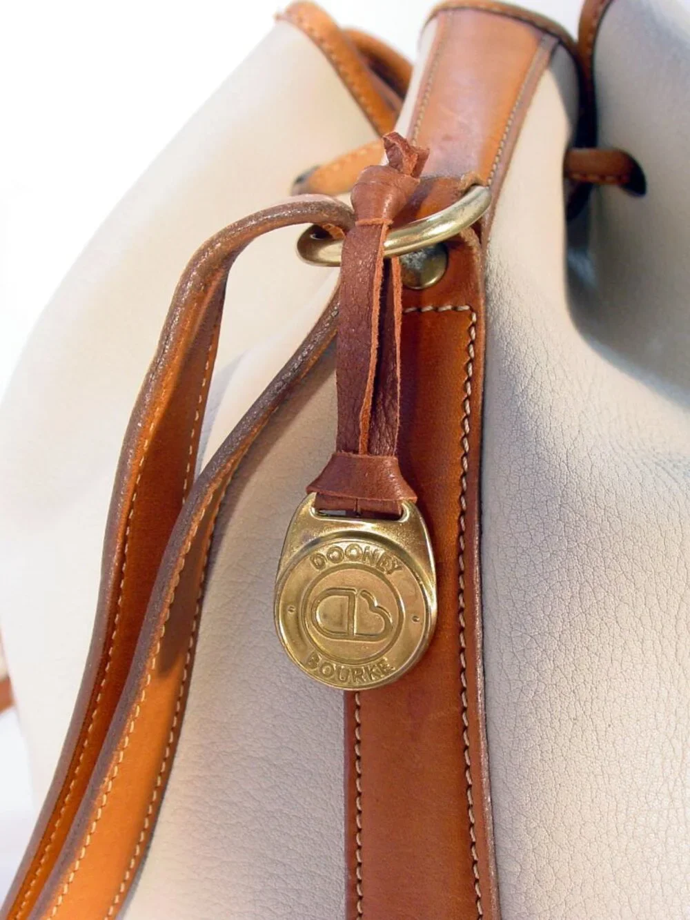 DOONEY & BOURKE 80's Vintage AWL Cream Leather Drawstring Bucket Shoulder Bag - Picture 6 of 10